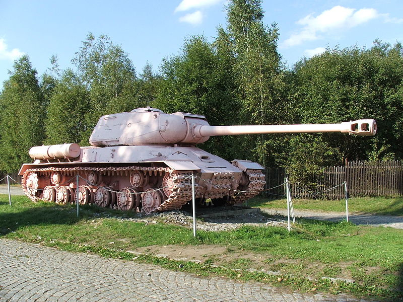 ruzovy-tank-lesany_military_muzeum_4101